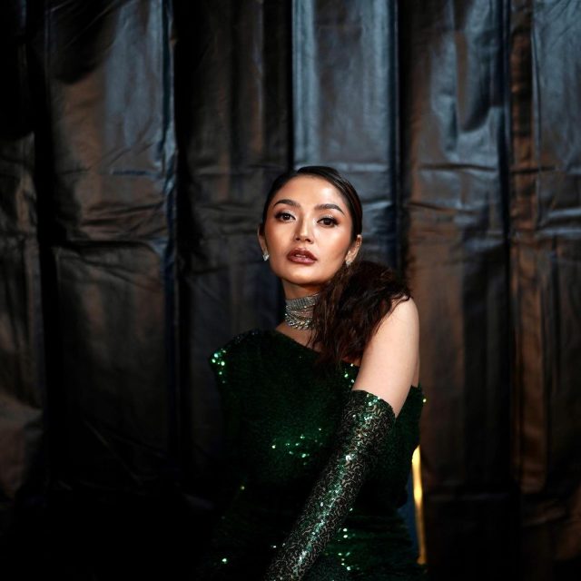 Siti Badriah – Singer